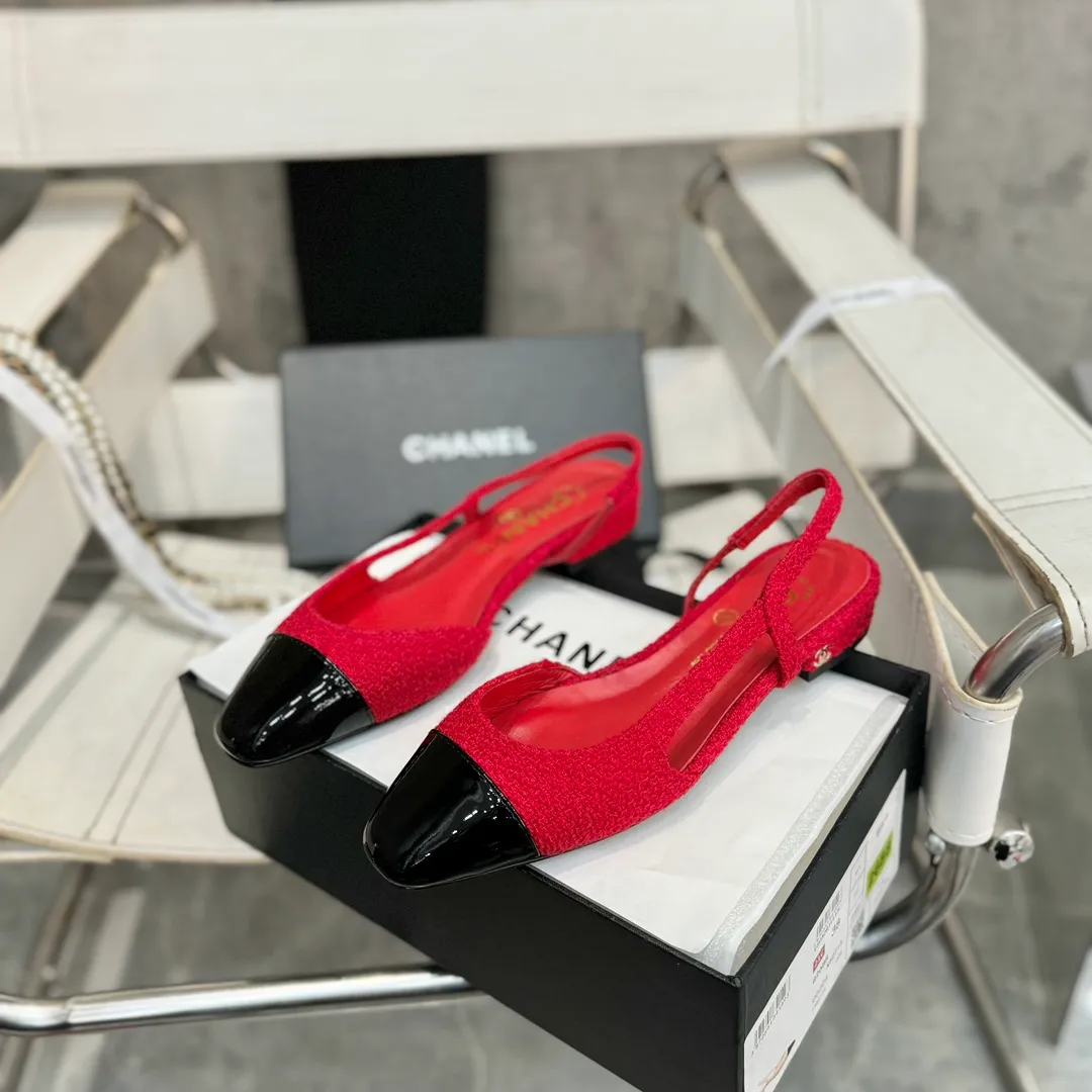 👟👟Ex-factory price 480👟👟 CHANEL Chanel flat bottom series🌹Fashionable classic sandals loved by all stars Fabric [👉] Mixed sheepskin👣🐏 Lining [👉] Silk sheep lining👣🐏 Insole [👉] Silk sheep👣🐏 Sole [👉] Genuine leather outsole imported from Italy 🌻 Packaging [👉] Chanel original box packaging 🌸 Code number [🦶🏻] 34-42 (⚠️34.41.42 is a custom code and cannot be returned or exchanged. Please understand)